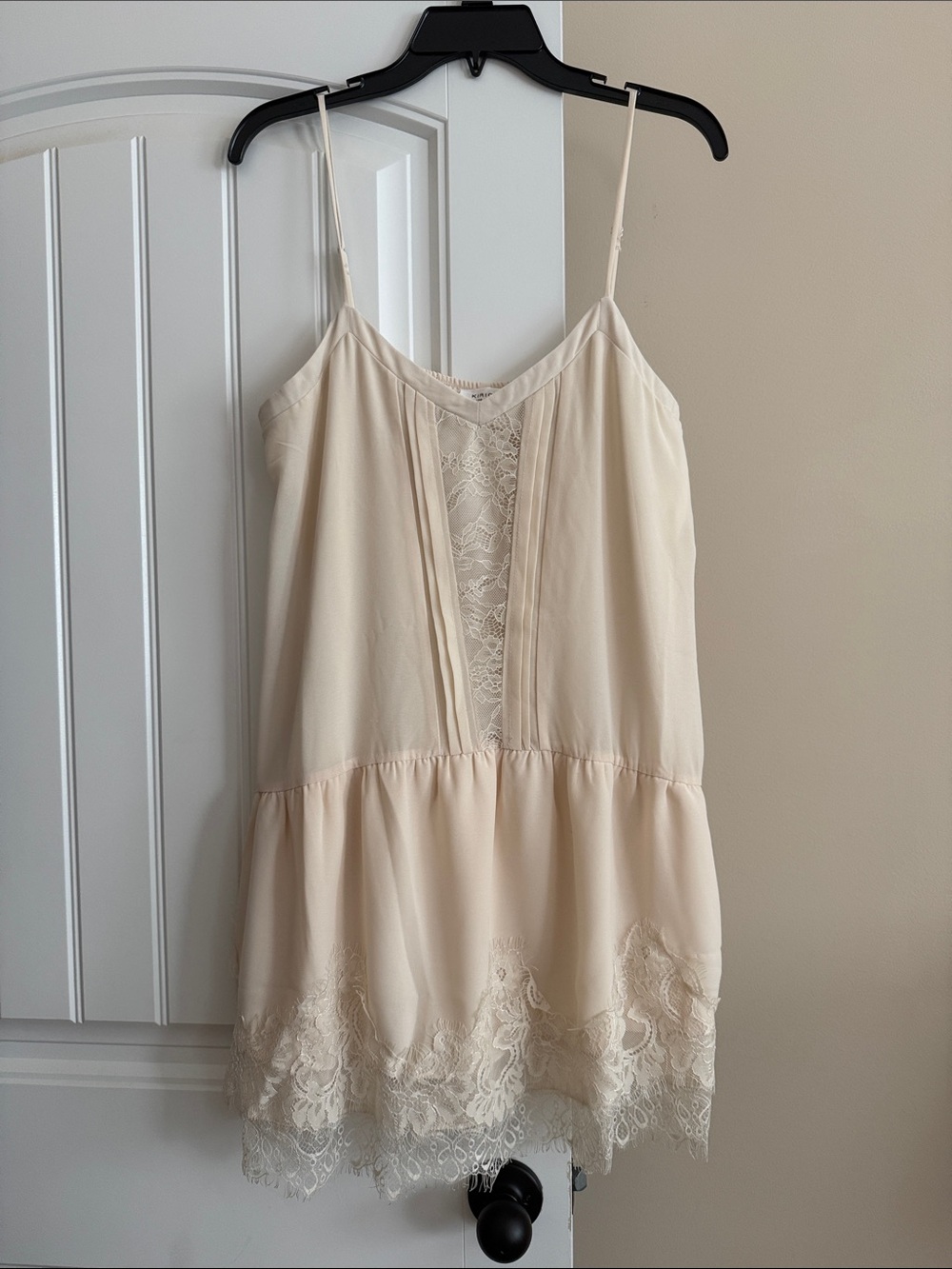 Doen Cream Lace-Trim Slip Dress
